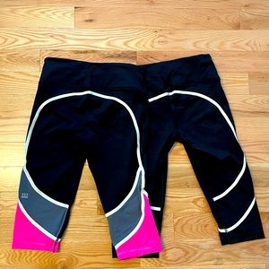 SOLD VS Sport - Ser of 2 Capri Leggings
